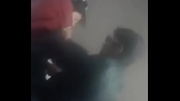 2 Exnovios Quieren Darse Placer En El Trabajo Mientras Un Enfermo Los Graba Y Se La Jala thumbnail