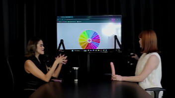 O uber bateu uma punheta para ela fez um squirting bom apresenta o papo de pijama e o atendimento que faz reh queen sheer red