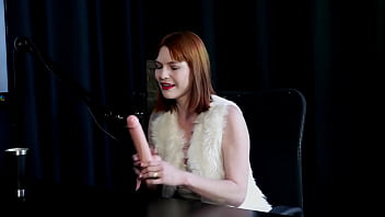 O uber bateu uma punheta para ela fez um squirting bom apresenta o papo de pijama e o atendimento que faz reh queen sheer red