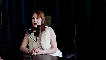 O uber bateu uma punheta para ela fez um squirting bom apresenta o papo de pijama e o atendimento que faz reh queen sheer red