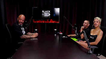 Safada faz stripper sensual depois de falar que fez dp com um brinquedo grosso estão procurando anão e em quem mama senta ou passa natt paradise & raposão watch sheer red