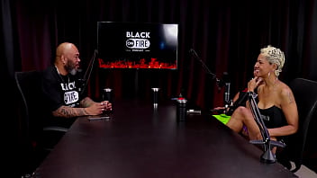 Safada faz stripper sensual depois de falar que fez dp com um brinquedo grosso estão procurando anão e em quem mama senta ou passa natt paradise & raposão watch sheer red