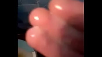 Sacando la leche del vecino y mandandole el video a mi esposo Sacando la leche del vecino y mandandole el video a mi esposo