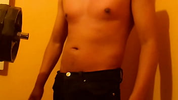 Me masturbo en mi cuarto