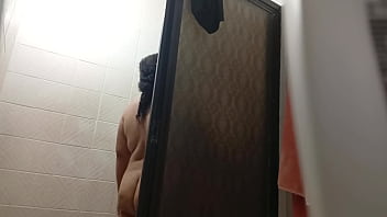 Rica Gorda Con Coño Gordo Y Peludo Dándose Una Ducha thumbnail