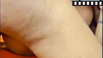 Le ofresco dinero a esta enmascarada para que me deje follarle el culo