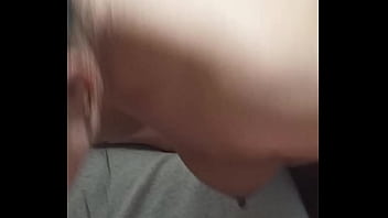 La tanga a un ladito nalgadas sexo casero latino