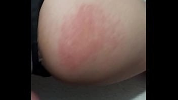 La tanga a un ladito nalgadas sexo casero latino