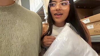 Me masturbo en el centro comercial con mi esposo