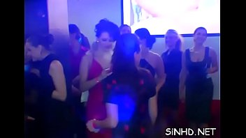 Favourable dudes receive soaked pleasuring from horny darlings