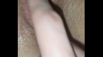 Milf gets clitoris orgasm in 15 seconds