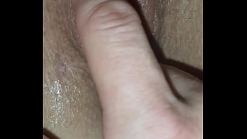 Milf gets clitoris orgasm in 15 seconds