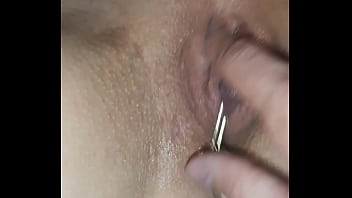 Milf gets clitoris orgasm in 15 seconds