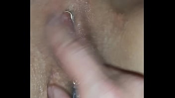 Milf gets clitoris orgasm in 15 seconds