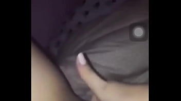 Colegiala bien rica masturbandose