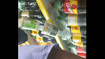 Safada Inteada No Mercado De Shortinho thumbnail