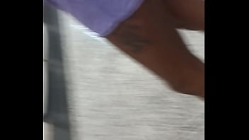 Safada inteada no mercado de shortinho