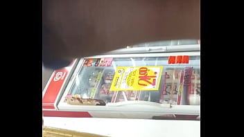 Safada inteada no mercado de shortinho