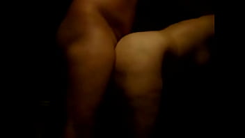 Nise no banheiro com amigo