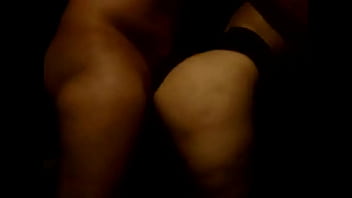 Nise no banheiro com amigo