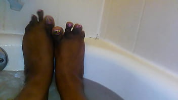 Hot & wet sexy pretty ebony toes