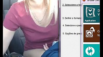 Mulher se masturbando no carro