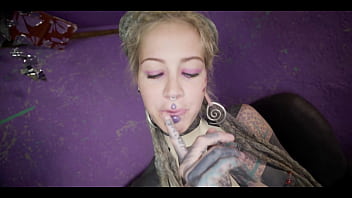 Tatted babe is desperate for deep anal stuffing to squirt