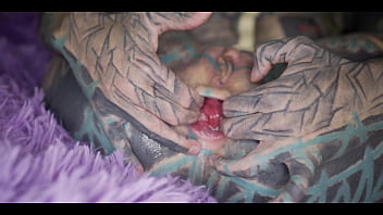 Tatted babe is desperate for deep anal stuffing to squirt