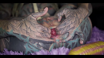 Tatted babe is desperate for deep anal stuffing to squirt