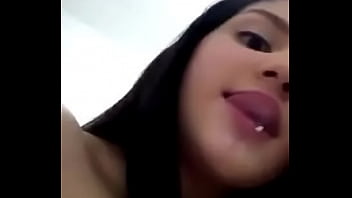 Novinha gata agitando o grupo de whatsapp