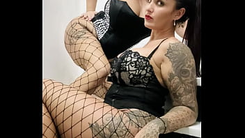 Jour 12 en bas résille avec ma copine on te réserve une belle surprise