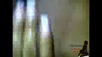 Dandome solita y gimiendo de lo mas rico