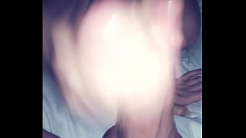 Mi pendejita corriendome un rica pajita