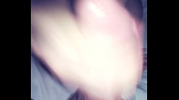 Mi pendejita corriendome un rica pajita