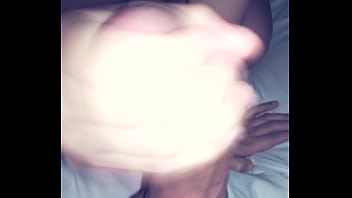 Mi pendejita corriendome un rica pajita