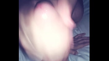 Mi pendejita corriendome un rica pajita