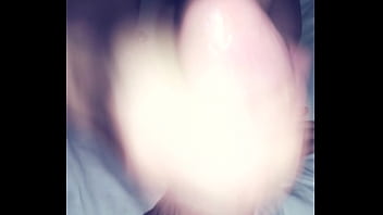 Mi pendejita corriendome un rica pajita