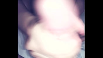 Mi pendejita corriendome un rica pajita