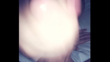 Mi pendejita corriendome un rica pajita