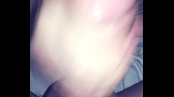 Mi pendejita corriendome un rica pajita