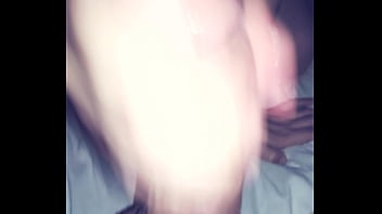 Mi pendejita corriendome un rica pajita