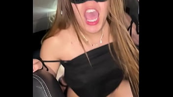 Esposa novinha gostosa sai da resenha louca de tesão e fode com o amigo pauzudo do corno na sacanagem