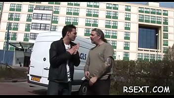 Babe gets mouth screwed