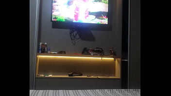 Moreninha puta rebolando a raba gigante