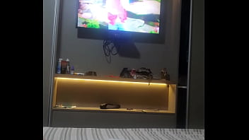 Moreninha puta rebolando a raba gigante