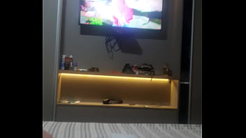 Moreninha puta rebolando a raba gigante