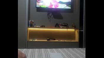 Moreninha puta rebolando a raba gigante