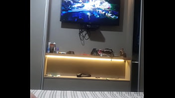 Moreninha puta rebolando a raba gigante