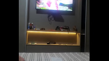 Moreninha puta rebolando a raba gigante