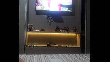 Moreninha puta rebolando a raba gigante